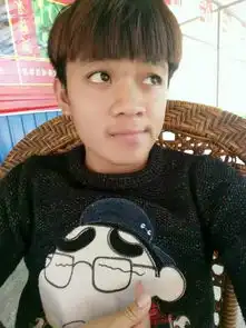 谁能把这两张照片搞得很丑很丑,丑到笑死人,丑的很现实不像被搞过一样,只能搞脸,不能写字加表情
