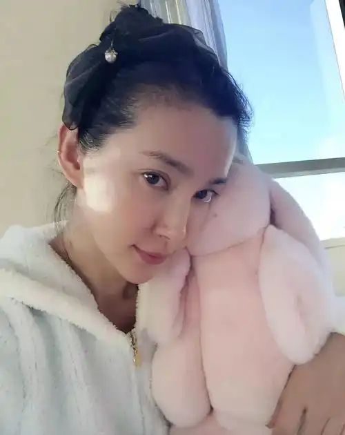 45岁李冰冰同框25岁孙怡,却毫无年龄差只因这个美容习惯坚持了20年

