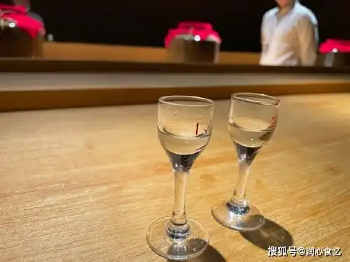 白酒瓶上有这4个字,就是勾兑酒,酒厂员工不会主动说
