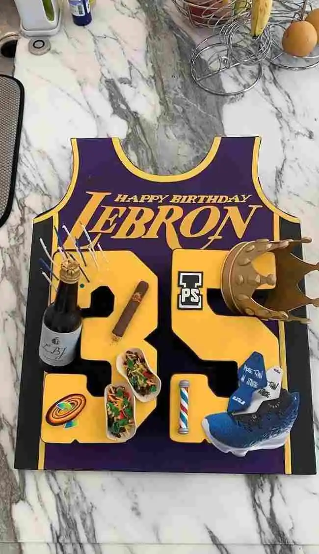 35张经典照片祝詹姆斯35岁生日快乐哪个瞬间你最印象深刻
