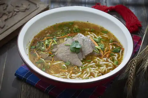 酸菜牛肉面
