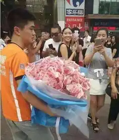 老板,这份鸡腿饭是真的有点过分了啊
