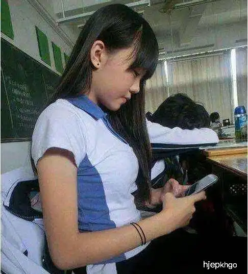 搞笑段子搞笑图片姑娘,你得注意点形象啊
