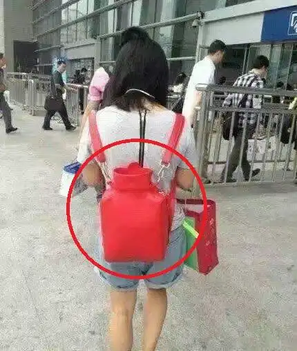女汉子在家吃饭很随意,怎么一到外面就成淑女了
