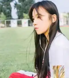 一直以浓妆亮相的宋雨琦,素颜后是什么样简直判若两人
