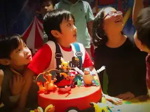吴镇宇儿子8岁生日会,费曼竟然比王诗龄还胖

