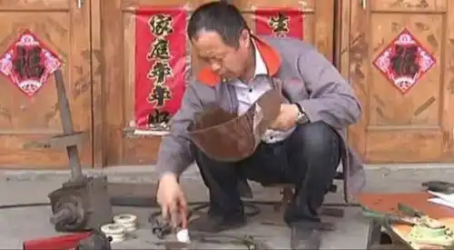 山东农民造神器欠下200万,15年后终翻身,美俄都上门求购
