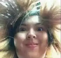 搞笑图片千万别让男朋友躺你腿上
