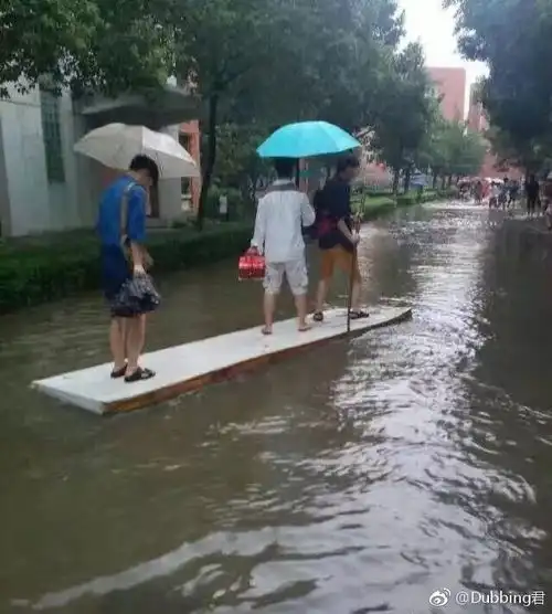 你在学校,拍到过哪个搞笑的瞬间笑哭了
