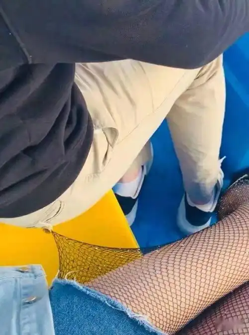 当丝袜脱不下来时搞笑囧图

