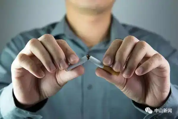图片慎点看看30年烟龄者的肺动态图你还吸烟吗

