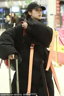组图杨紫机场披oversize大棉衣一脸天然呆萌萌哒
