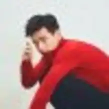 李现为好友杨紫庆生p图腿长3米获本尊搞笑回应
