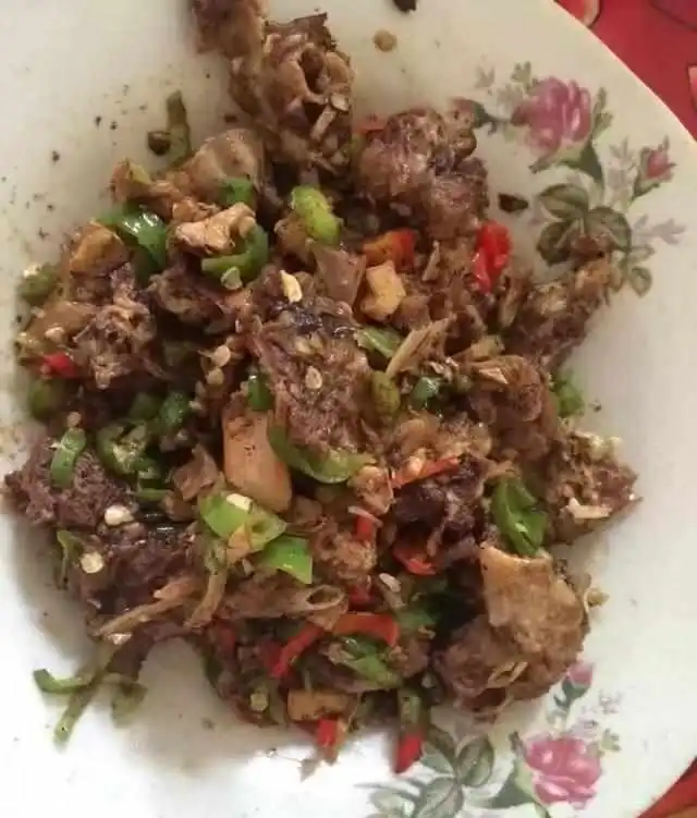 看看别人家妈妈做的美食简直一个天上一个地下
