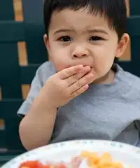孩子多吃这3种水果有害健康
