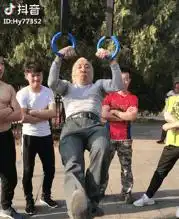 看了这些公园大爷大妈们的健身照片,我惊呆了
