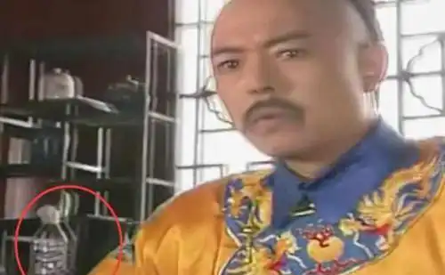 这些啼笑皆非的穿帮镜头,如今个个成了经典,你都看过哪些
