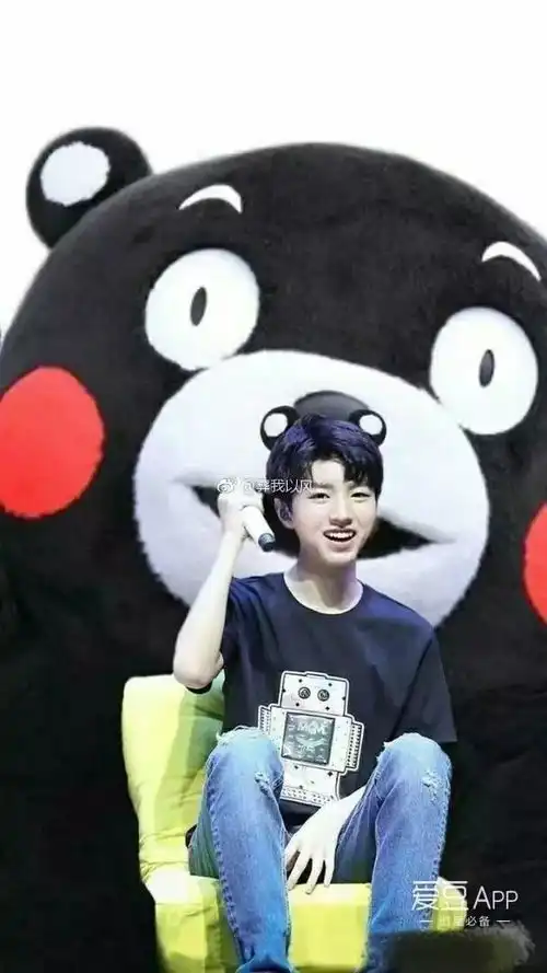 tfboys迷之错位图,每一张都让你笑掉大牙

