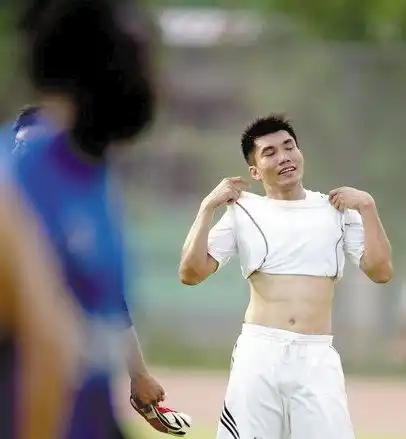 比一比就知羞志尹南腹肌八块郑智是一坨
