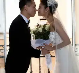 陈乔恩搞怪做伴娘开心,安以轩裸背婚纱泛泪好感动
