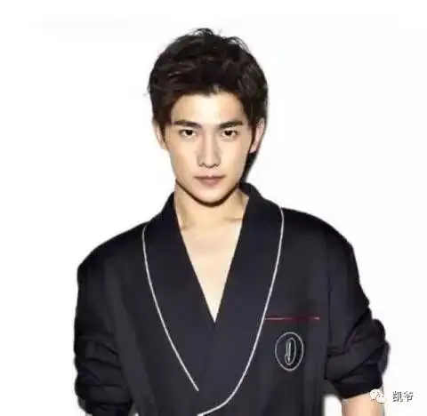 当男星穿上睡衣后,王俊凯可爱,吴亦凡高冷,鹿晗帅气
