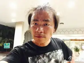 王宝强晒出搞笑自拍满头大汗头发稀少
