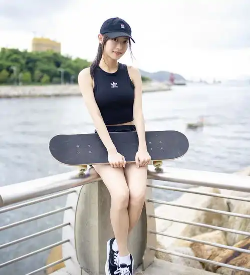 搞笑gif趣图小姐姐的笑充满了阳光的味道呢
