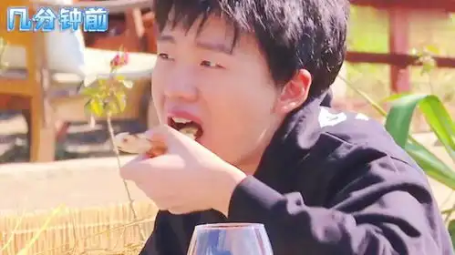 郭麒麟吃播也像说相声不小心吃出表情包,郭京飞爆笑模仿
