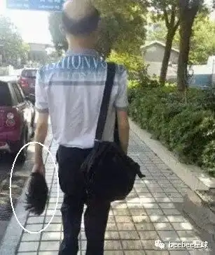 民间硬核消暑法,看完后抽了自己一个大嘴巴
