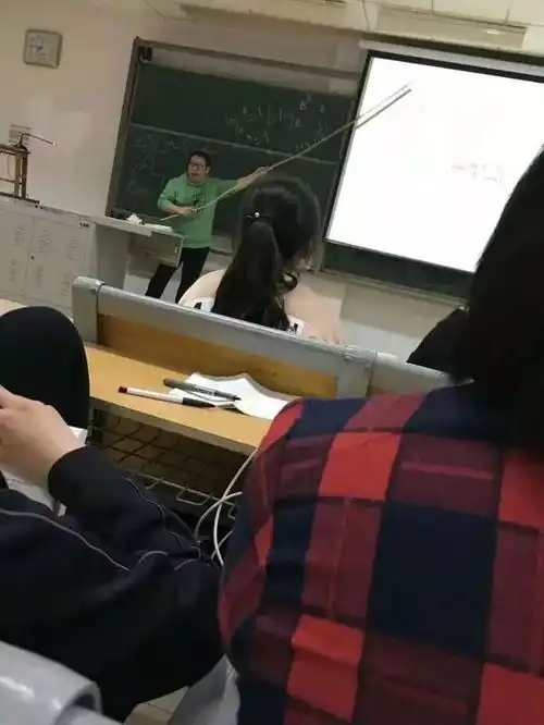 糗图榜您好,您的外卖到了请开门
