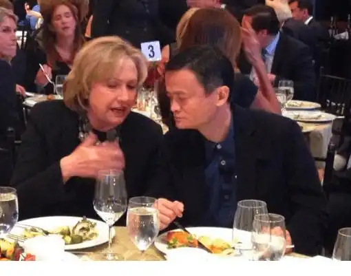 马云参加的饭局有多高端,你见识过吗敢在饭局玩扑克只有马云
