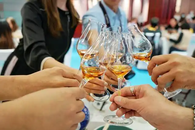 国货之光白兰地搭配春夏鲁菜,纵享美酒佳肴的舌尖盛宴
