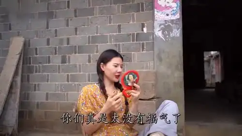 美女36岁还没嫁,在家门口搞对联招亲,对联的内容太搞笑了

