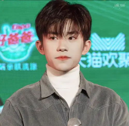 易烊千玺发文自黑,工作室立马给出答案,长胖才是有规律的生活
