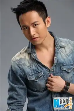 高清成毅牛仔风写真阳光动感尽显熟男气质
