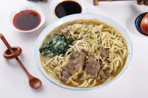 酸菜牛肉面
