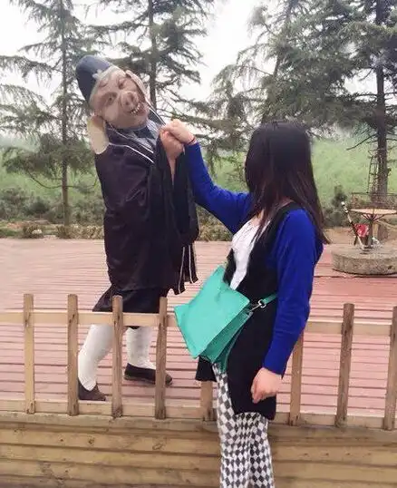 笑岔气的搞笑图片放眼过去全是货,老妹你想跟谁过
