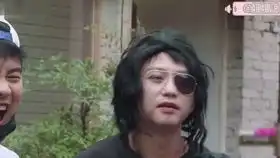 奔跑吧郭麒麟动不动就撒娇,着表情,太好笑了
