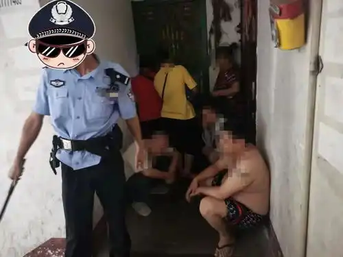 事发梧州西堤二路某酒吧内,一男子使用啤酒瓶将该工作人员头部殴打致伤..
