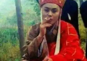唐僧在拍摄西游记现场还抽烟
