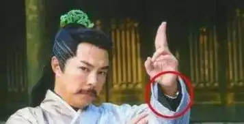 搞笑穿帮镜头,潘长江坐滑板,唐僧穿衬衣,最后一张承包一年笑点
