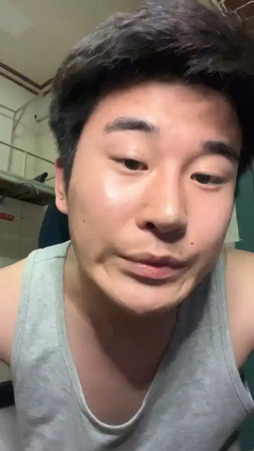 假发当然少了哈哈哈哈内容过于真实网恋需谨慎搞笑视频
