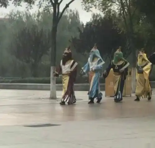 英语老师教的非常漂亮,自从上了她的课,我天天都不迟到了
