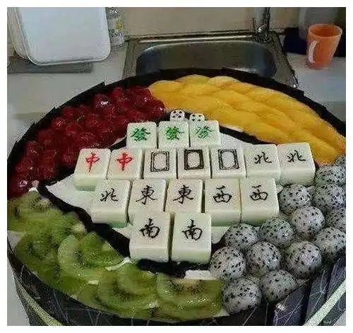 搞笑gif趣图姑娘,你这是喝了多少酒啊,趴在马桶上都能睡着
