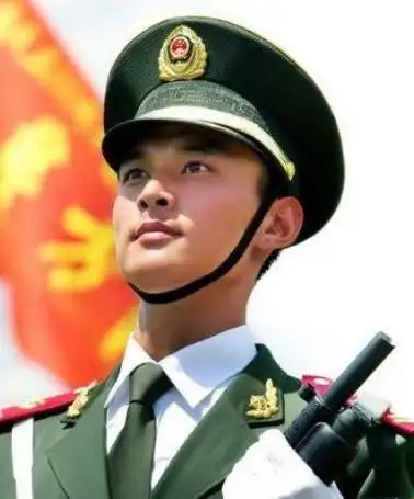 怎么判断一个人有没有当过兵记住这三点就好了
