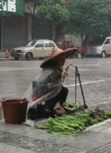 搞笑gif趣图要不要提醒下姑娘,可我是个男生啊
