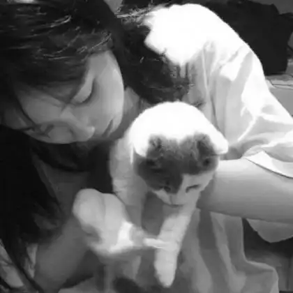 黑色长发女孩头像图片,长的漂亮又搞怪太可爱了
