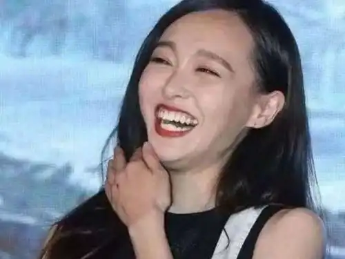 一笑就出丑的4位女明星,杨幂刘亦菲仙气全无,她笑成土拨鼠
