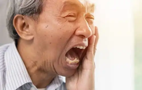 牙齿松动牙龈萎缩牙周炎,老中医原因搞不清,牙齿如何能好
