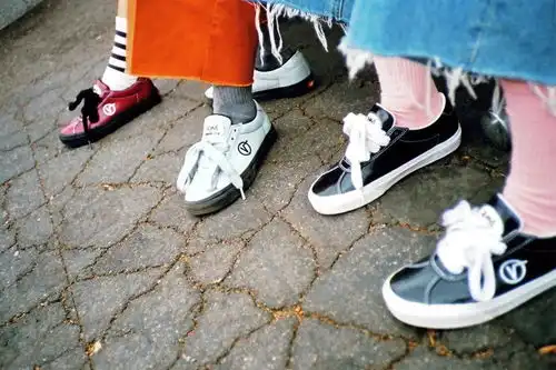 为萌妹打造xgirlxmademexvans三方联名
